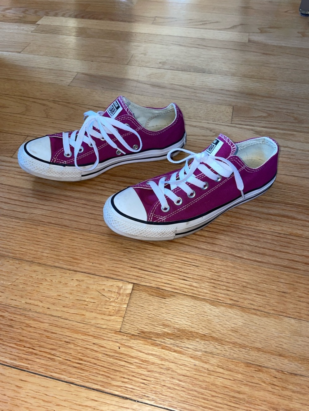 Converse low-top sneakers - Magenta & White.